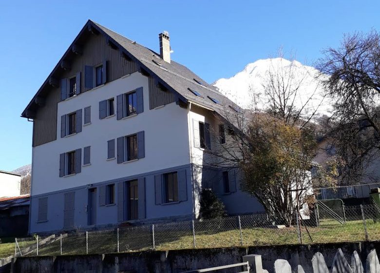 APPARTEMENT DANS CHALET « OSSOUE »