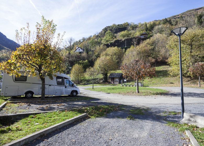 AIRE CAMPING-CAR PARK DE PIERREFITTE-NESTALAS