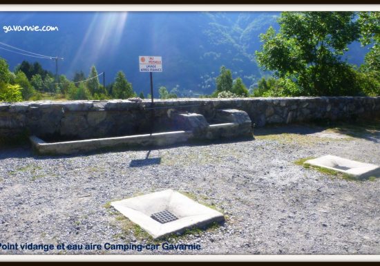 AIRE POUR CAMPING-CARS