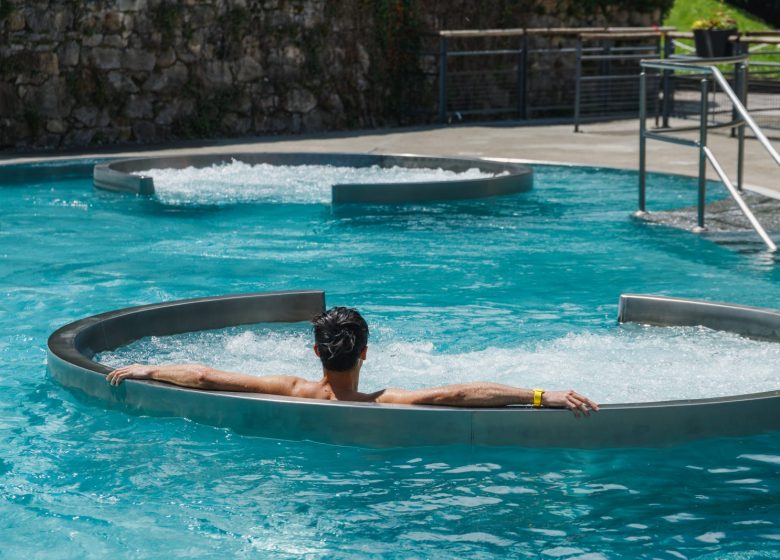 LES BAINS DU ROCHER