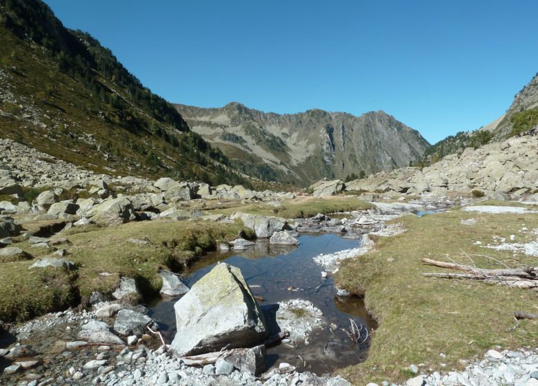 Le vallon et le refuge d’Aygues-Cluses