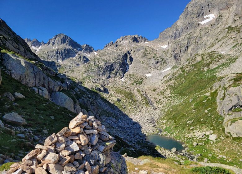Le refuge du Larribet et les lacs de Batcrabère