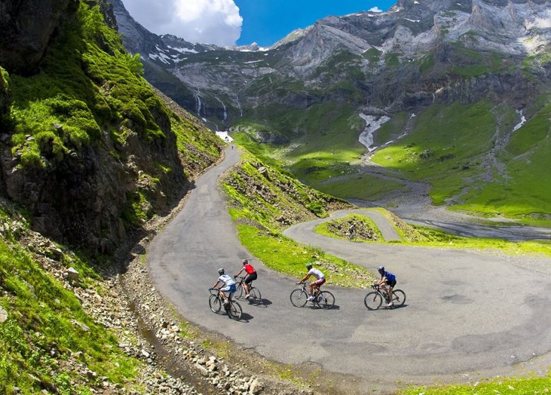 La montée au cirque de Troumouse