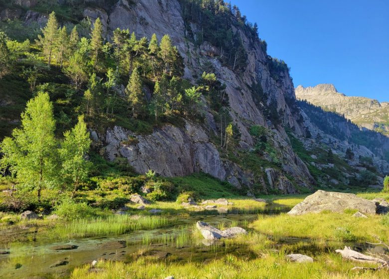 Le refuge du Larribet et les lacs de Batcrabère