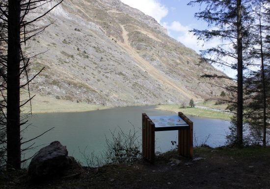 Le tour du lac d&rsquo;Estaing