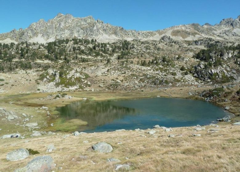 Le vallon et le refuge d’Aygues-Cluses