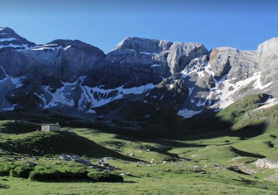La montée au cirque de Troumouse