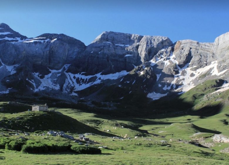 La montée au cirque de Troumouse